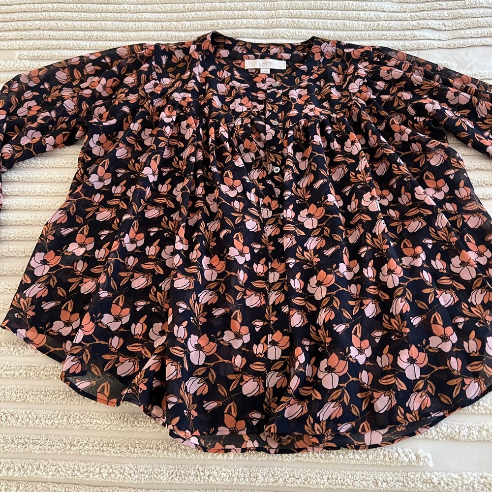 Blouse Loft xs wirh flowers brown blek